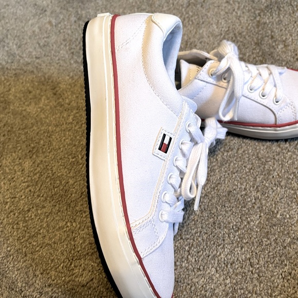 Tommy Hilfiger canvas sneakers 6.5 - Picture 6 of 6